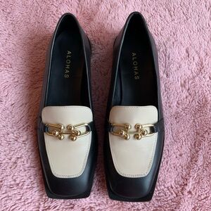 ALOHAS Two-Tone Black and Cream Leather Loafers with Gold Hardware